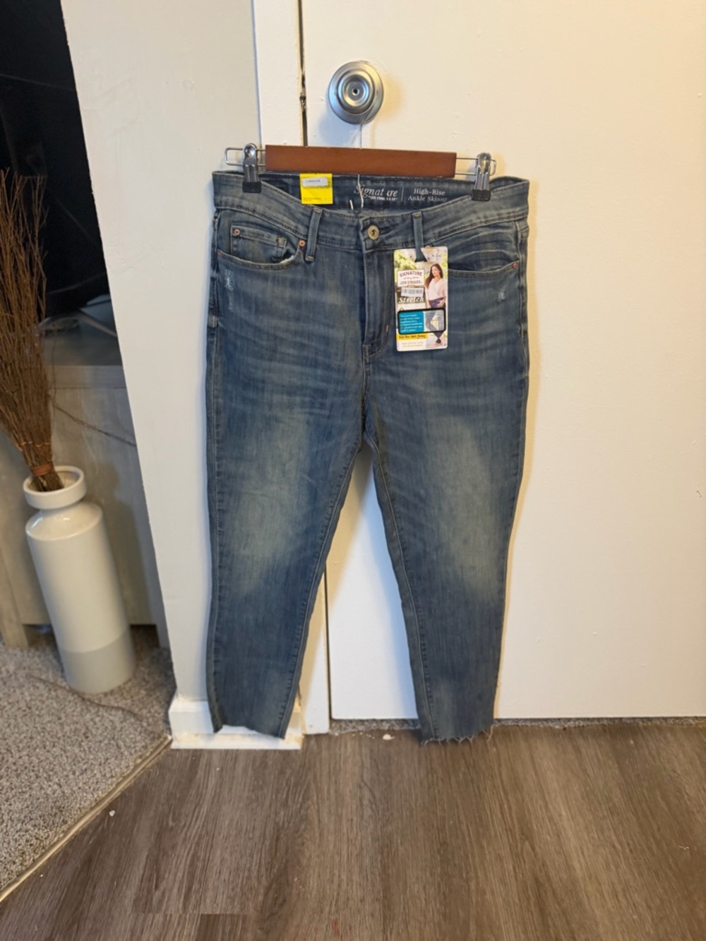 Signature by Levi Strauss High-Rise Slim Jeans in Faded Blue